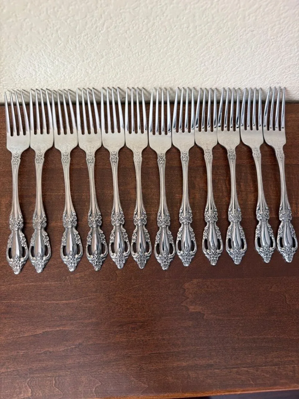 Set of 12 Oneida Distinction Deluxe HH Raphael Stainless Dinner Forks 7.25
